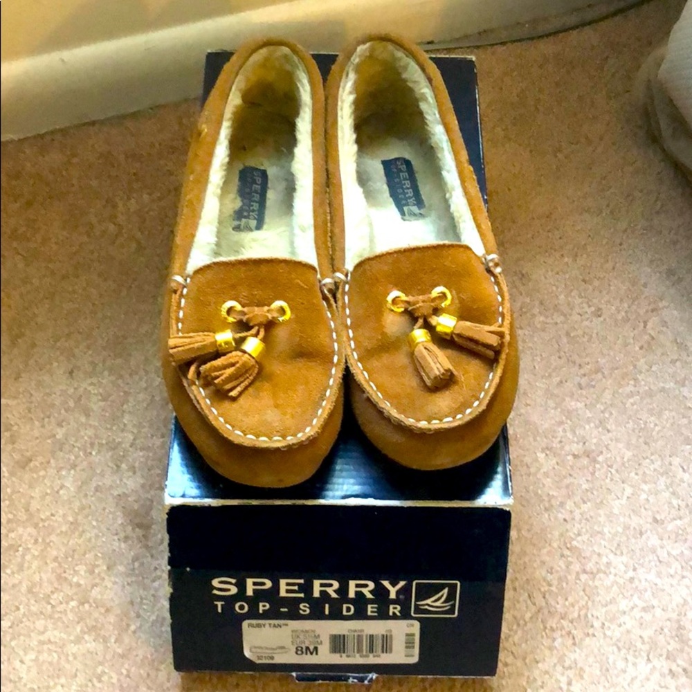 Sperry tan slippers